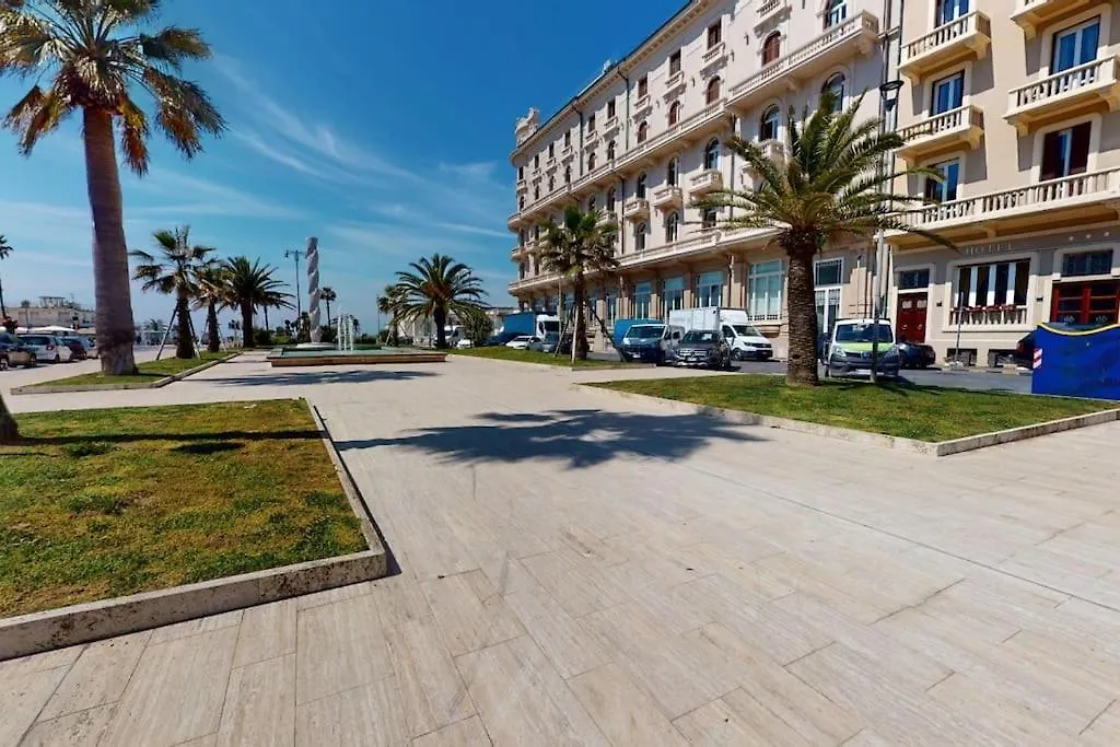 Lucevanlestelle - Full Comfort Quiet Apartment By The Promenade Viareggio Italy